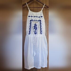 NWT‎ Gianni Bini Embroidered Swim Cover-up Size Small